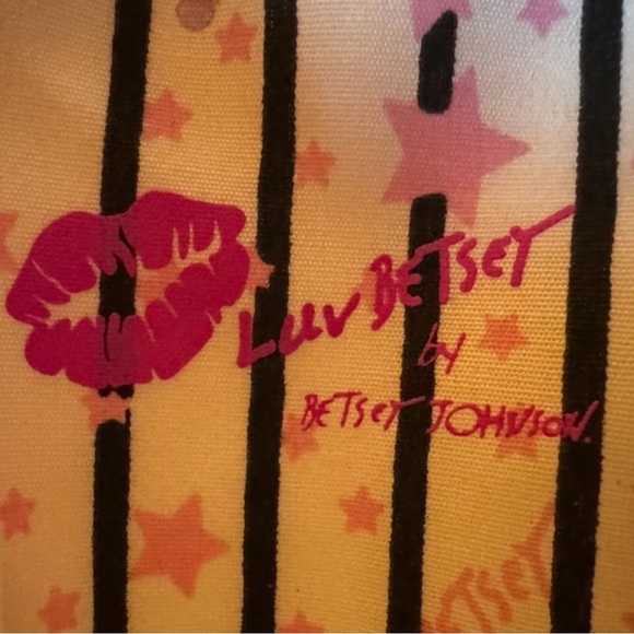 BETSEY JOHNSON Butterfly Wristlet - Pink & Rainbow Applique - Picture 7 of 10